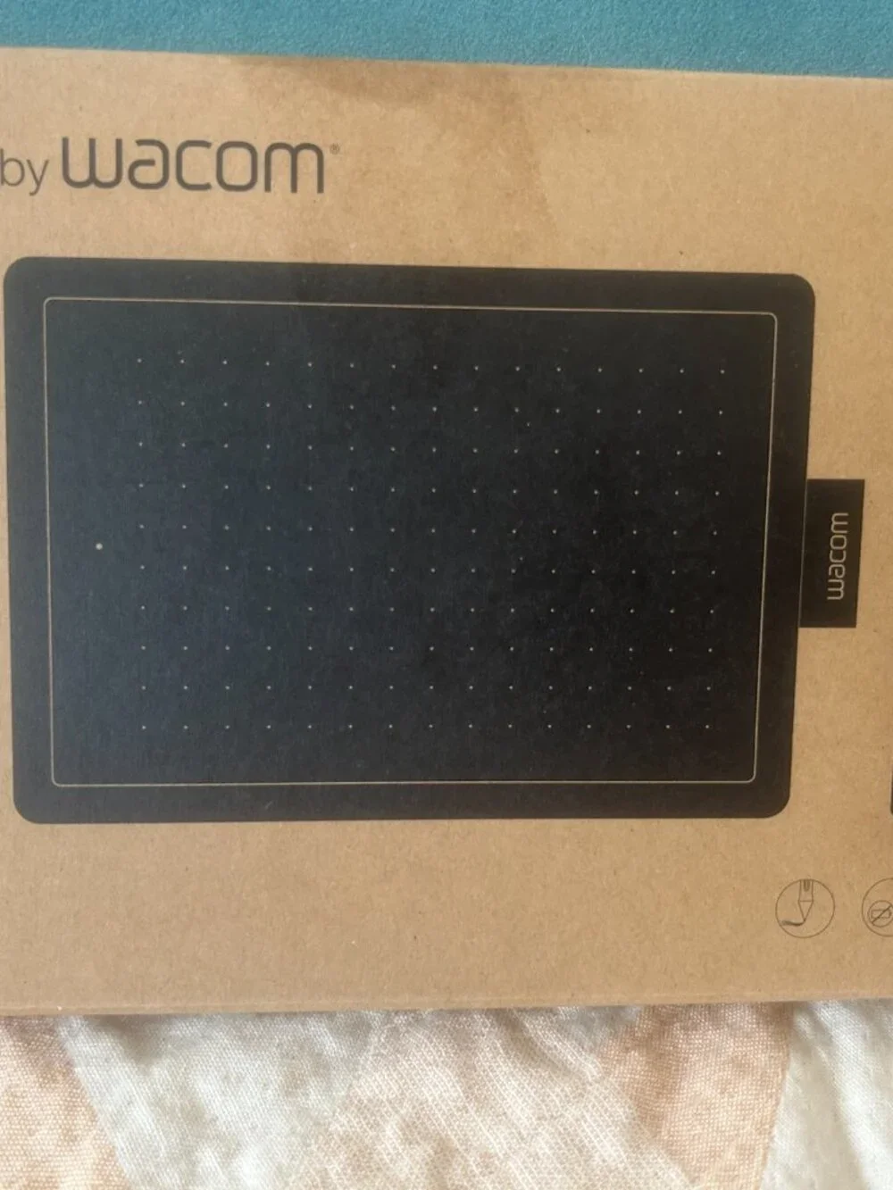 One by Wacom Small Drawing Tablet (CTL-472) - Barely Used with Original Box